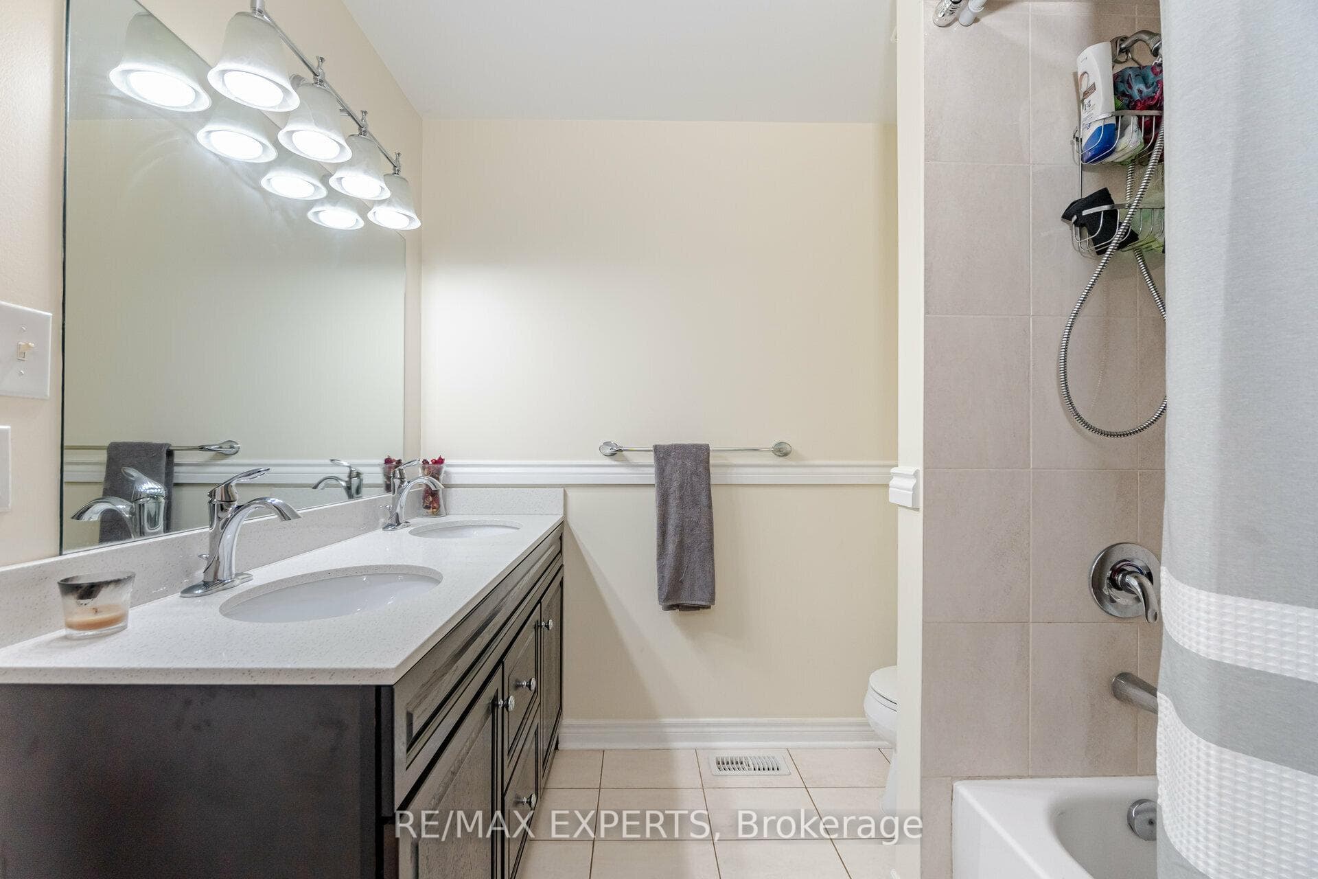 222 Tom Taylor Crescent photo 13