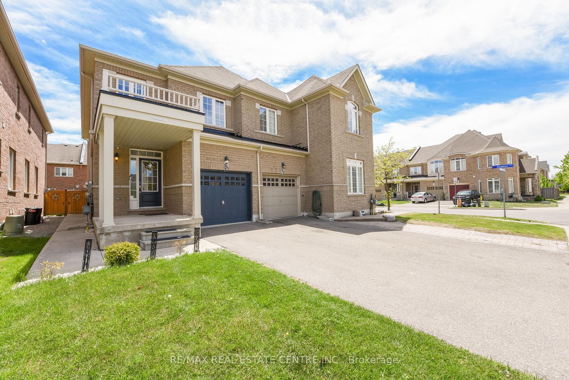 682 Megson Terrace photo 2