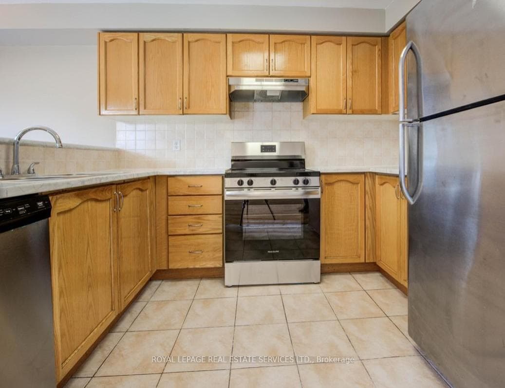 2431 Newcastle Crescent photo 11