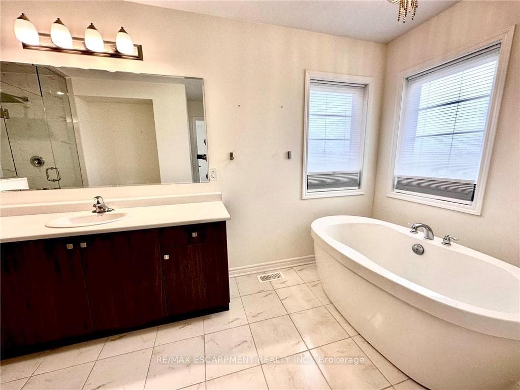 1364 Sycamore Gardens photo 12