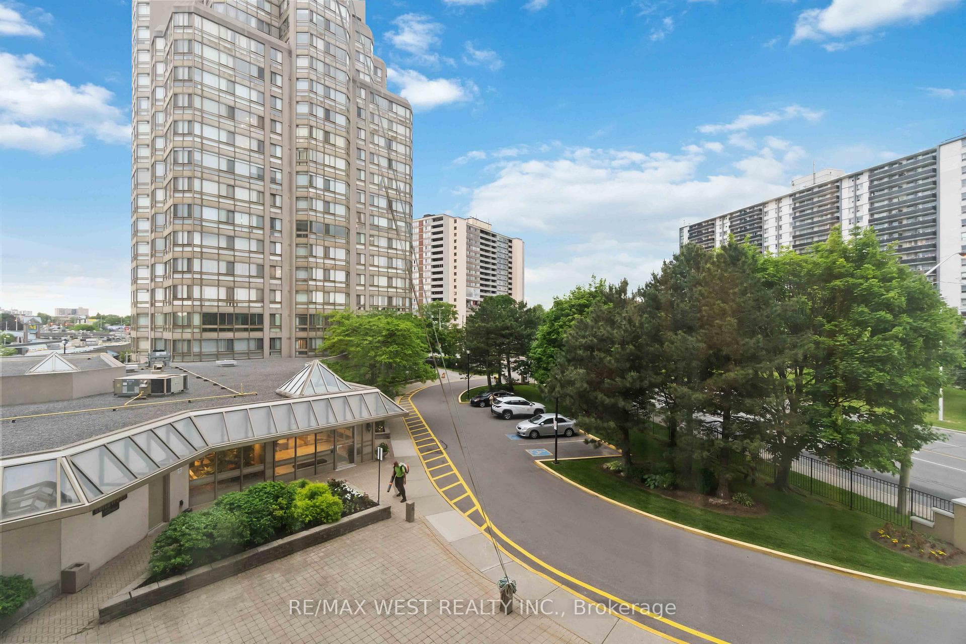 3233 Eglinton Avenue Unit 301 photo 39