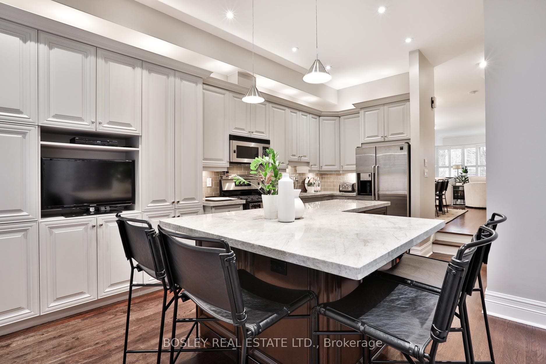 102 Pleasant Boulevard photo 15