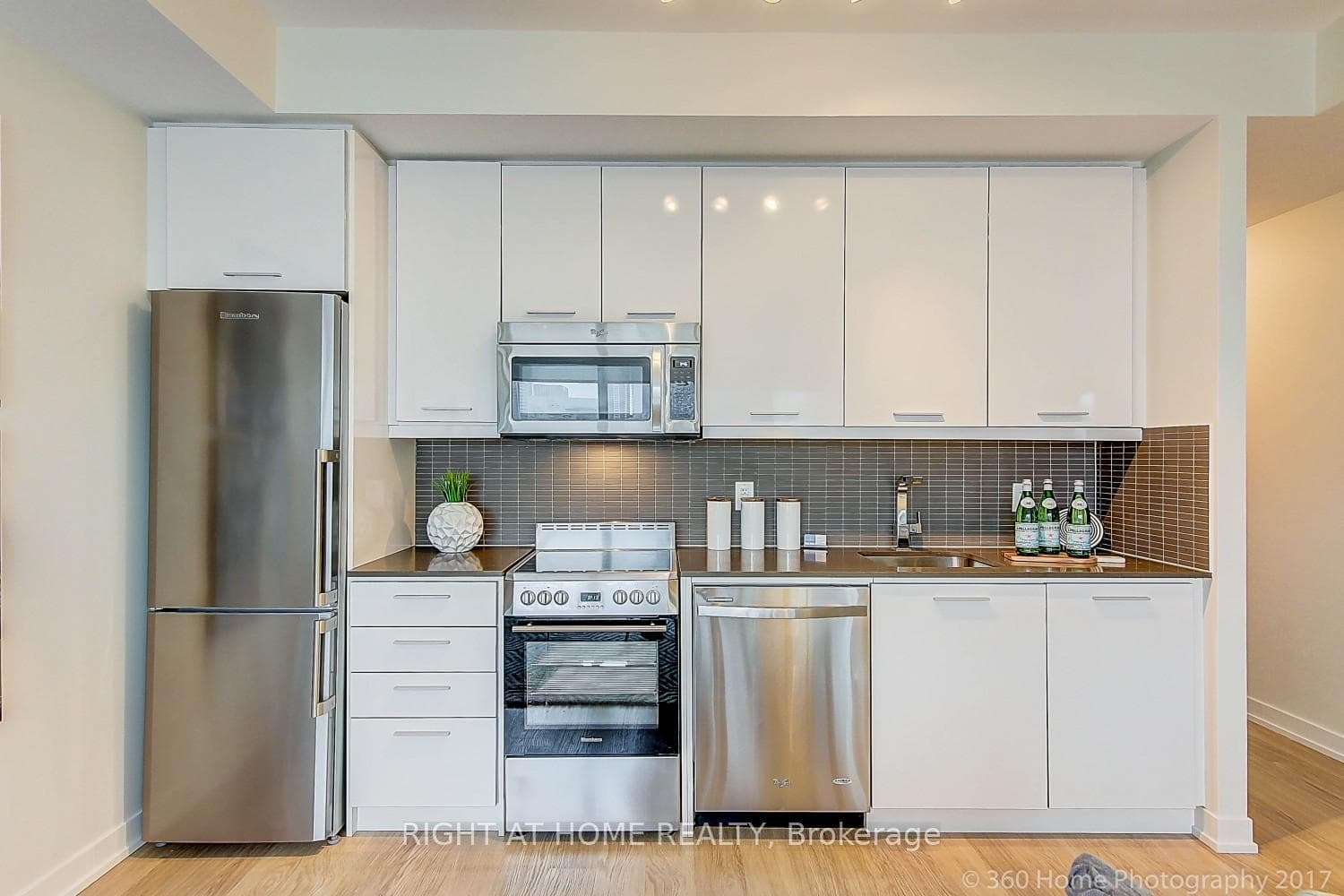 105 George Street Unit 1613 photo 22