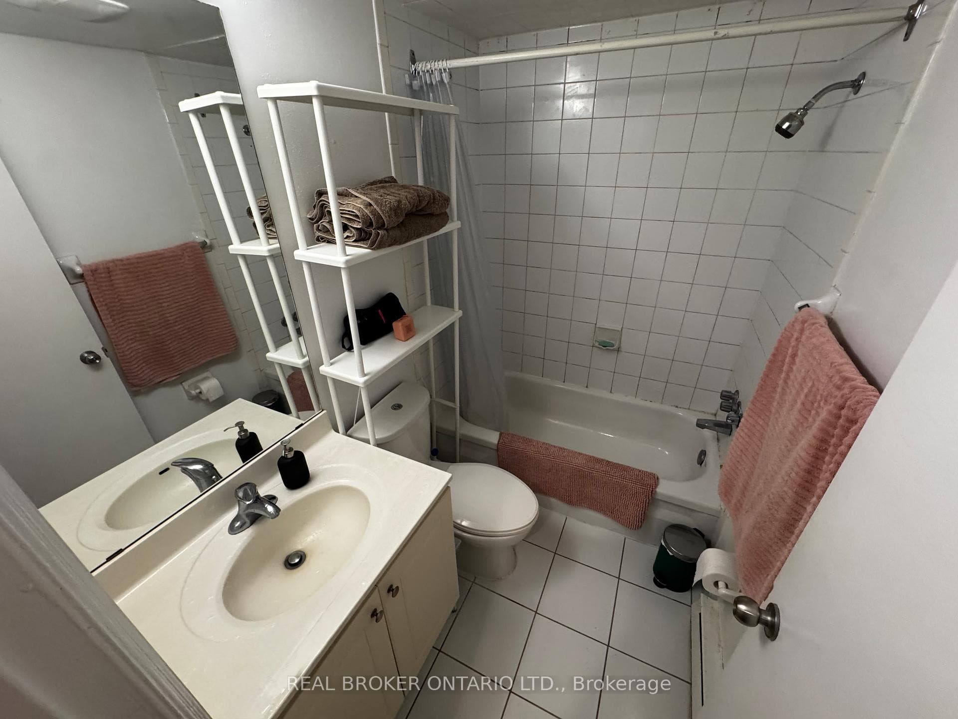 11 Clarence Square Unit 202 photo 9