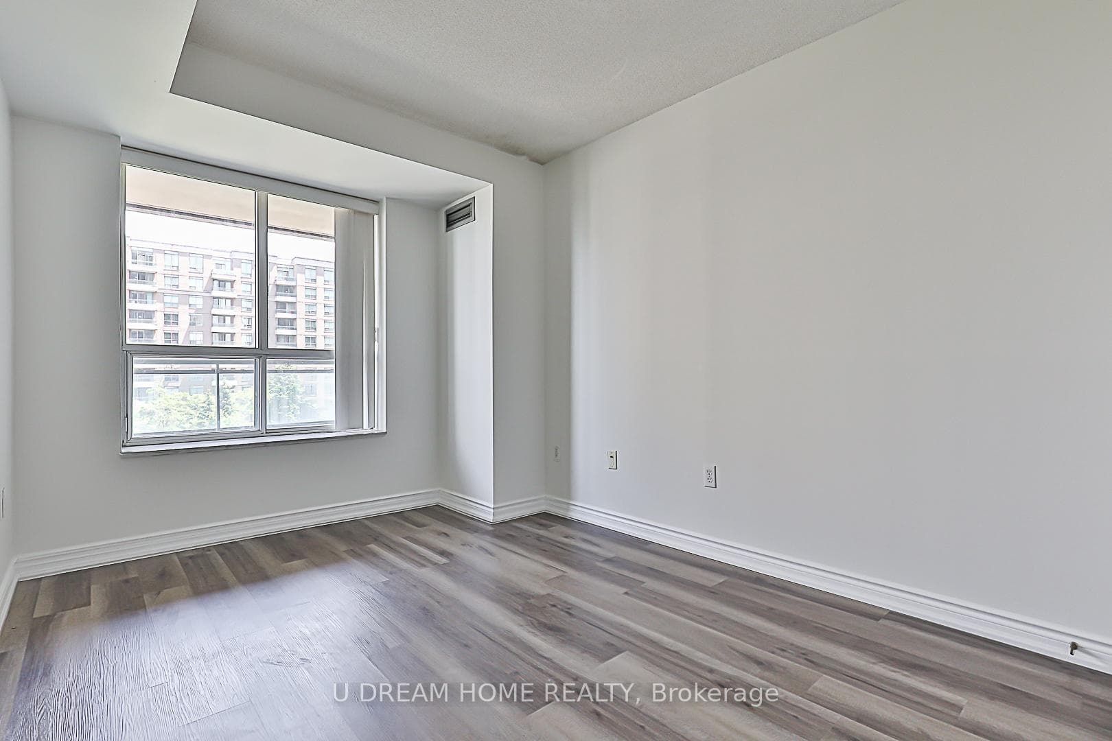 1 Pemberton Avenue Unit 605 photo 25