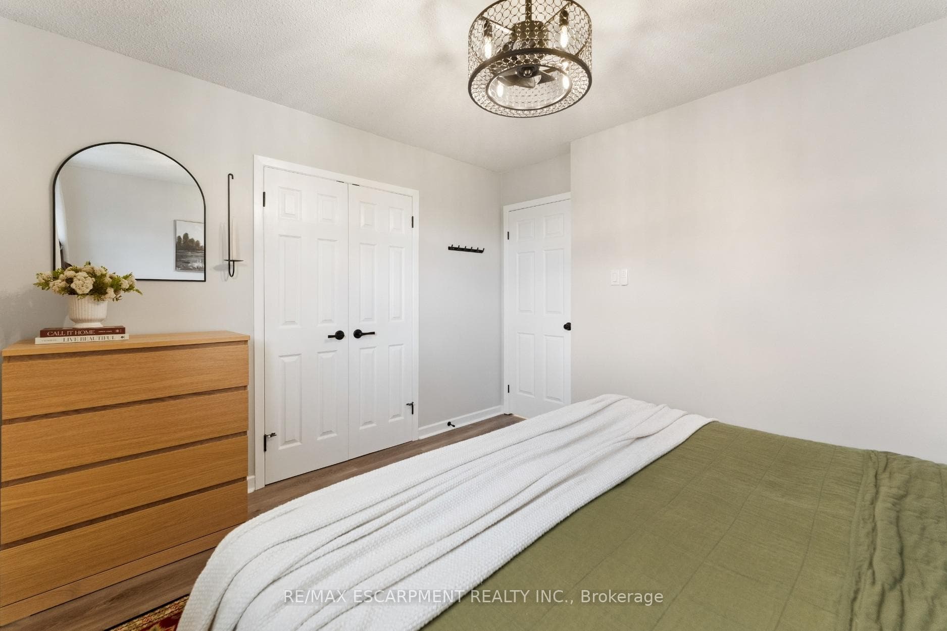 201 Queen Victoria Drive Unit 121 photo 22