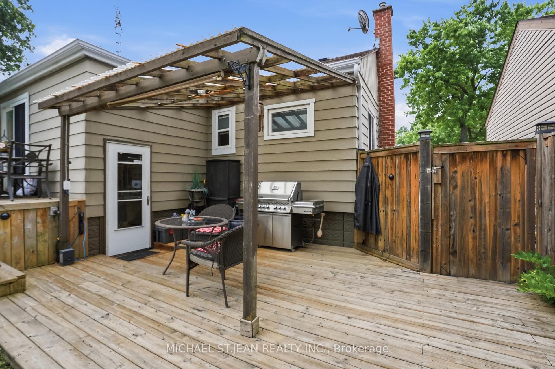 272 Adeline Avenue photo 35