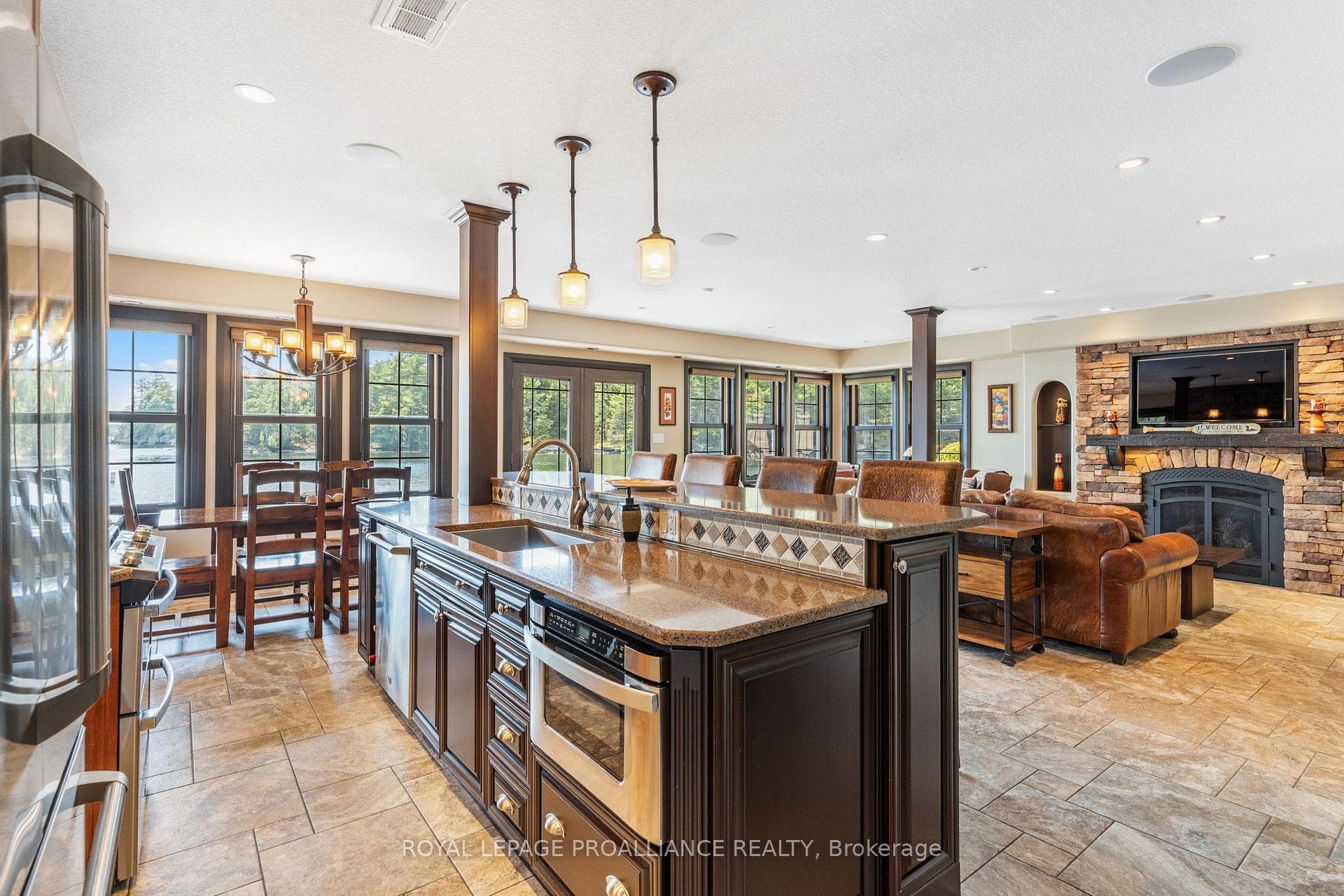 270 Spence Lane photo 4