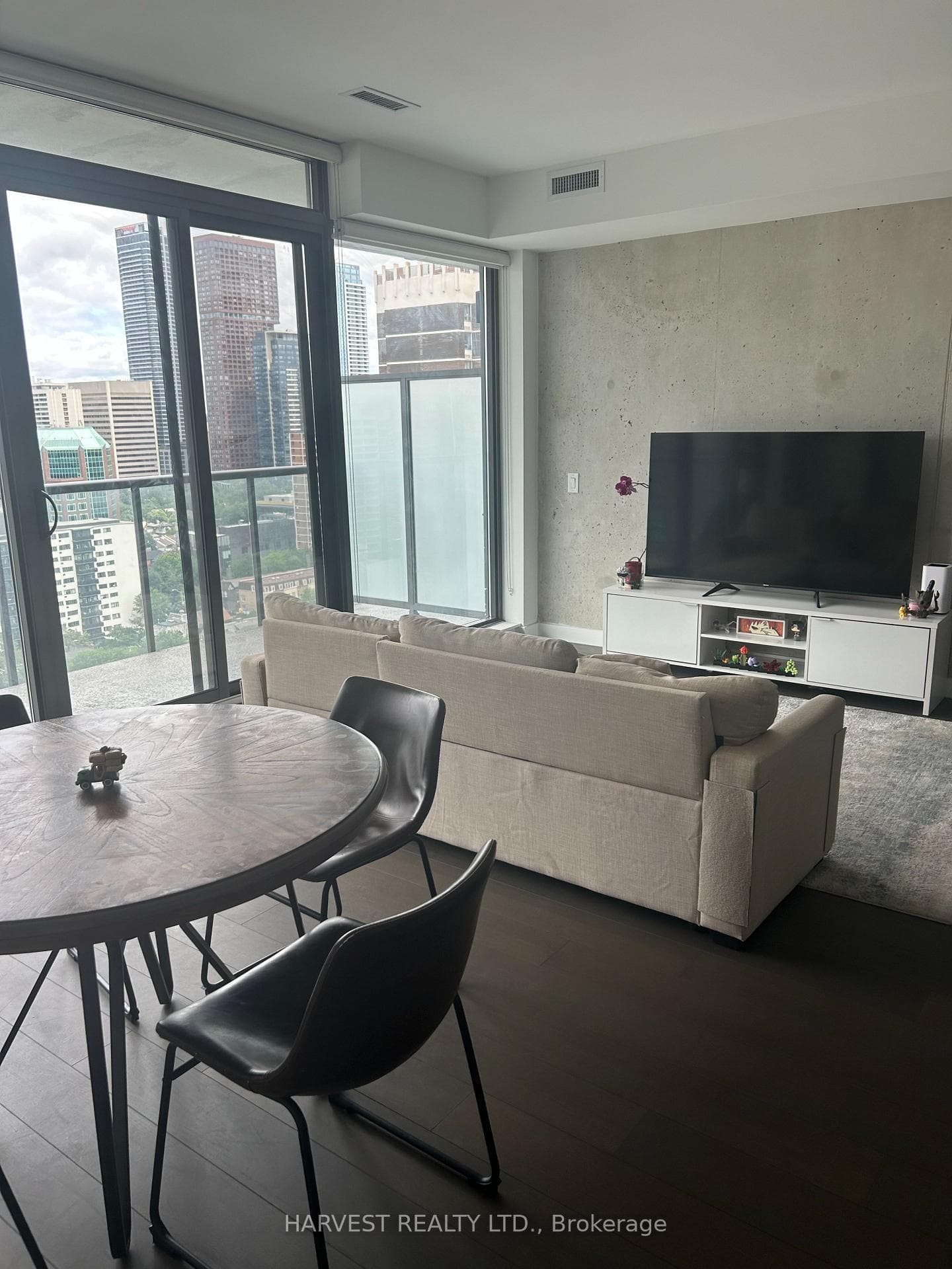 81 Wellesley Street Unit 2105 photo 13