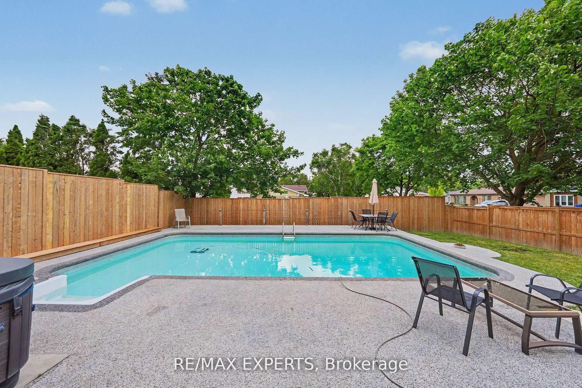 32 Oak Court photo 28