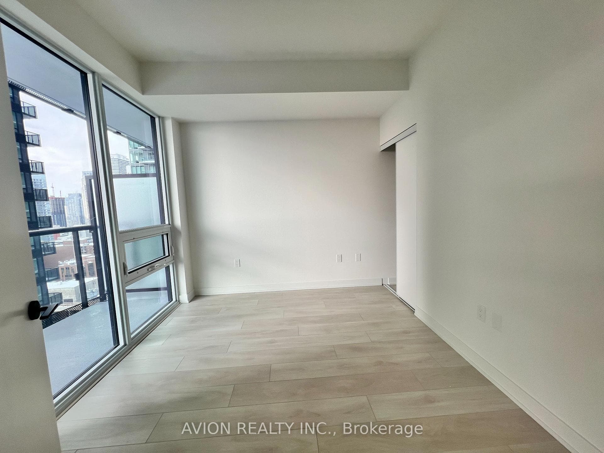 117 Broadway Avenue Unit 2512 photo 9
