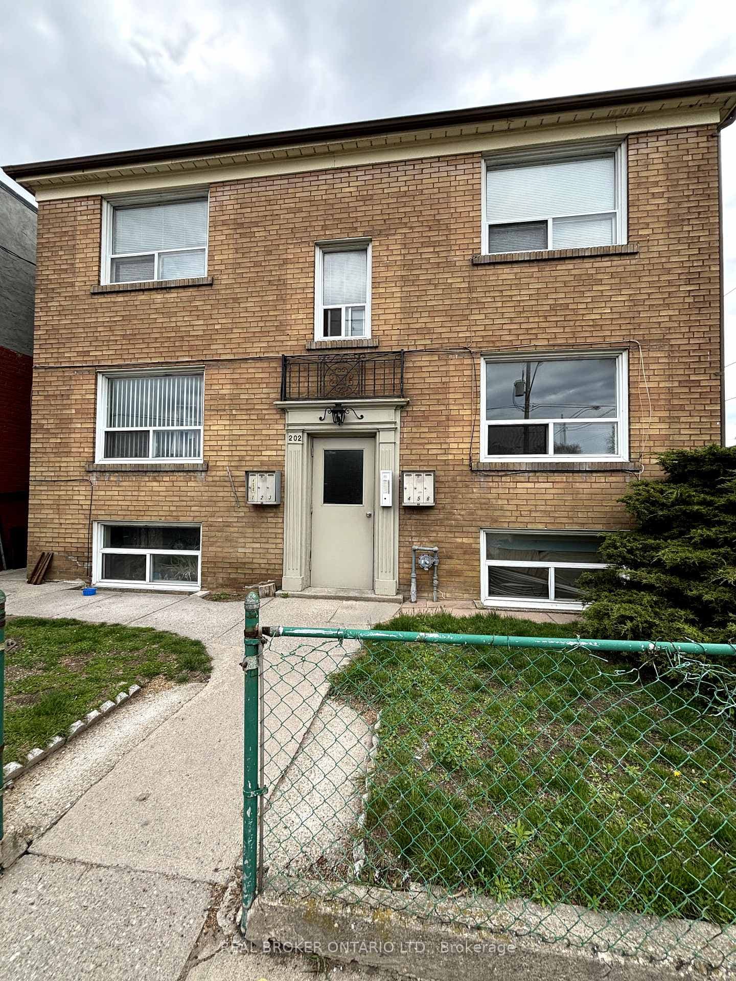 Unit 4 is the middle window on right side of photo