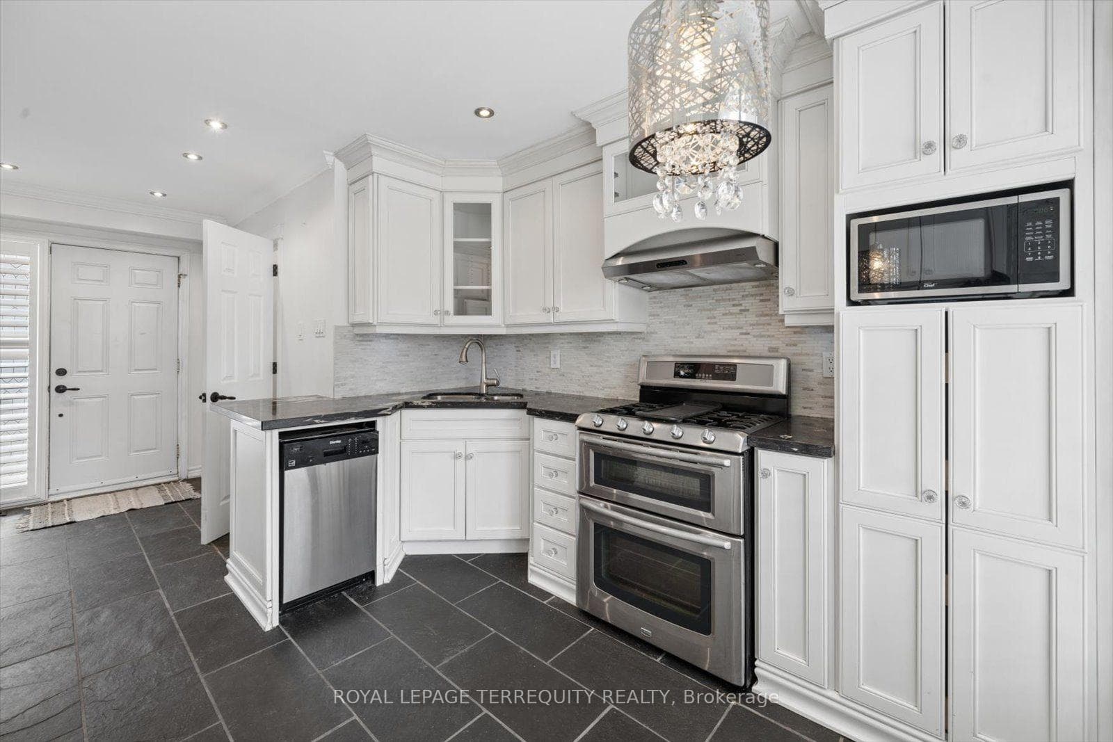 1825 Hyde Mill Crescent photo 10