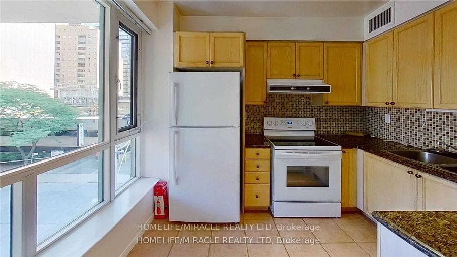 887 Bay Street Unit 304 photo 12