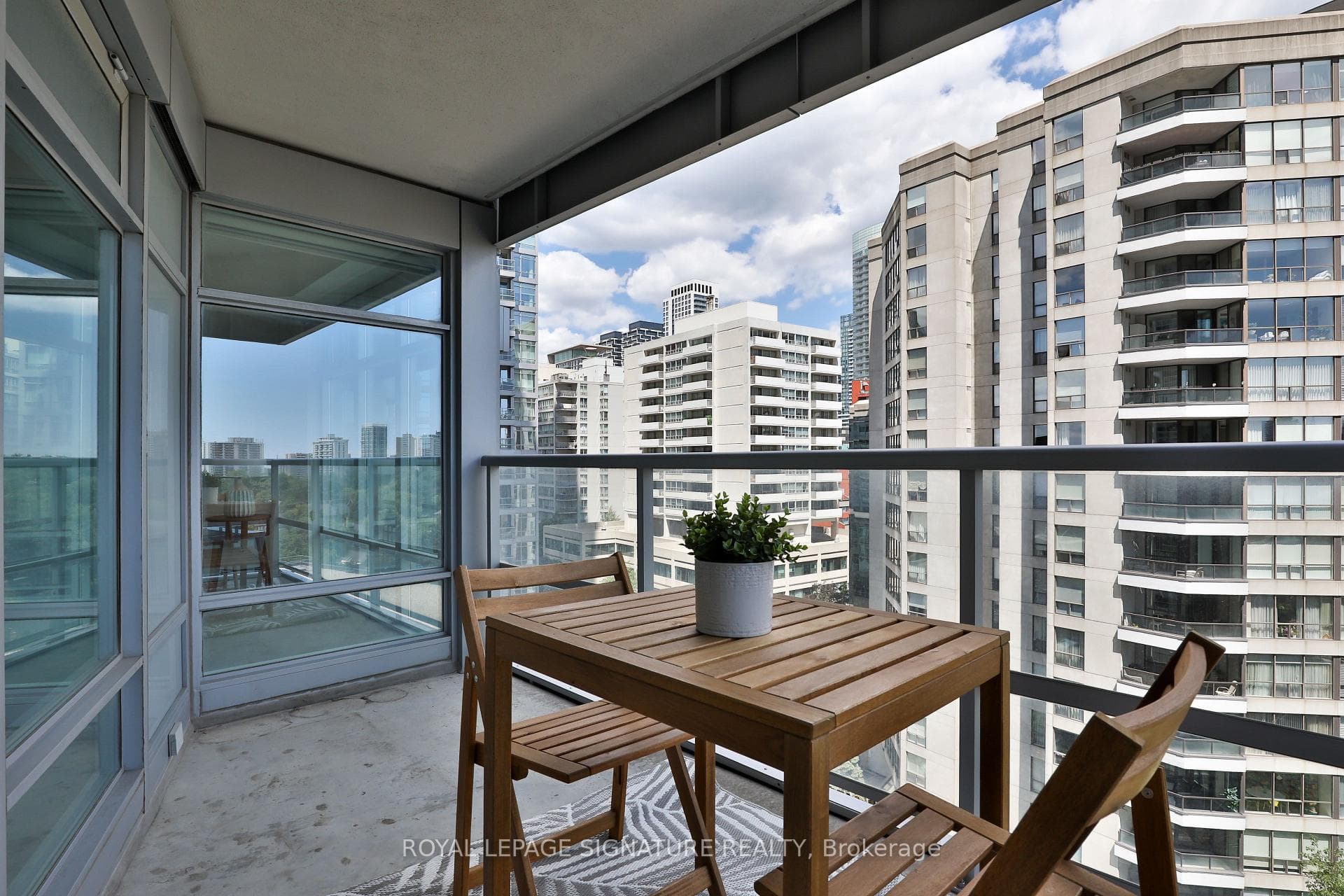 2181 Yonge Street Unit 902 photo 27