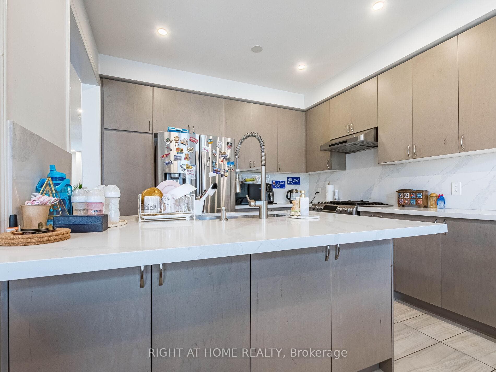 115 Holbrook Court photo 4