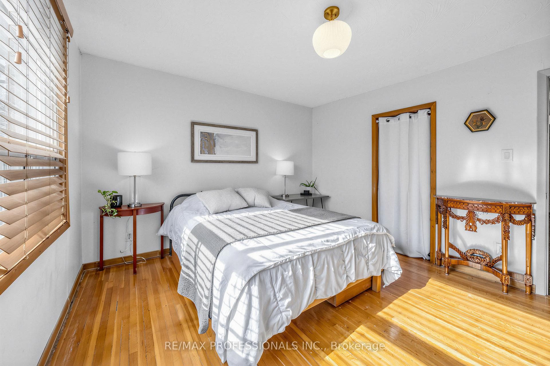 219 St Helen's Avenue photo 14
