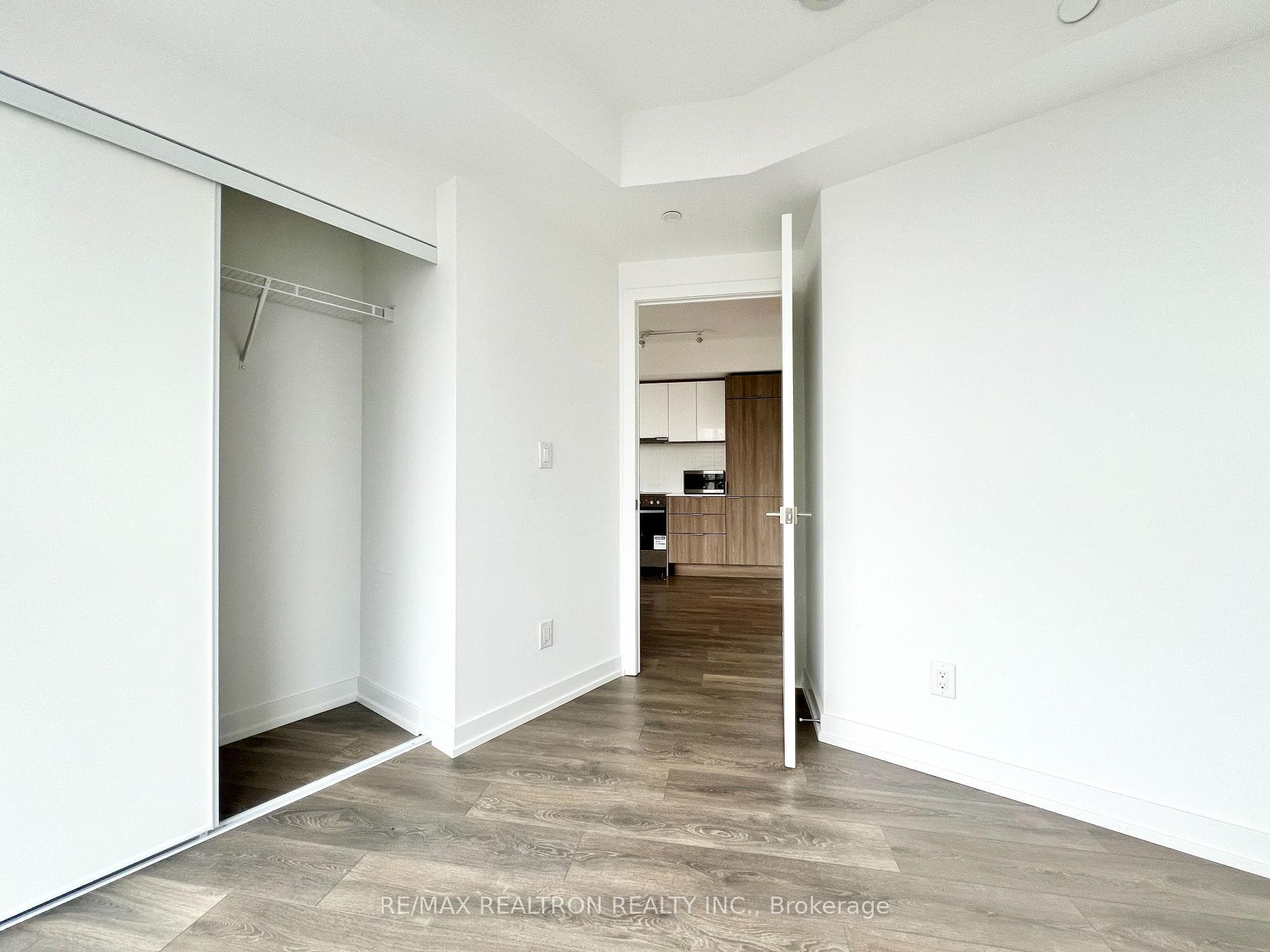 159 Wellesley Street Unit 1204 photo 7