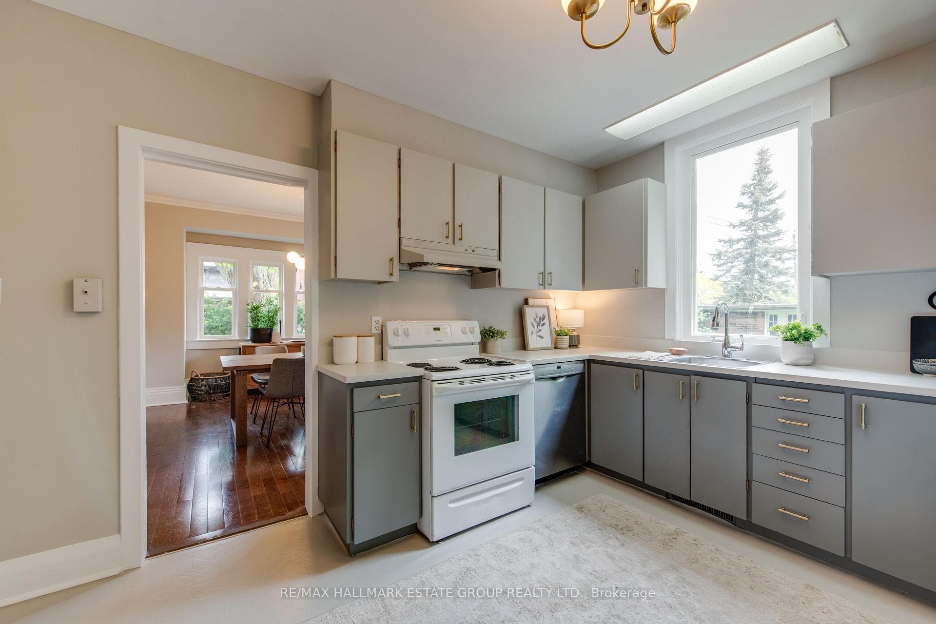 53 Playter Crescent photo 14