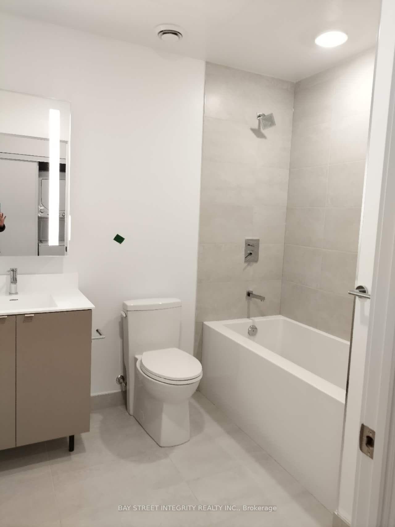 500 Dupont Street Unit 710 photo 2