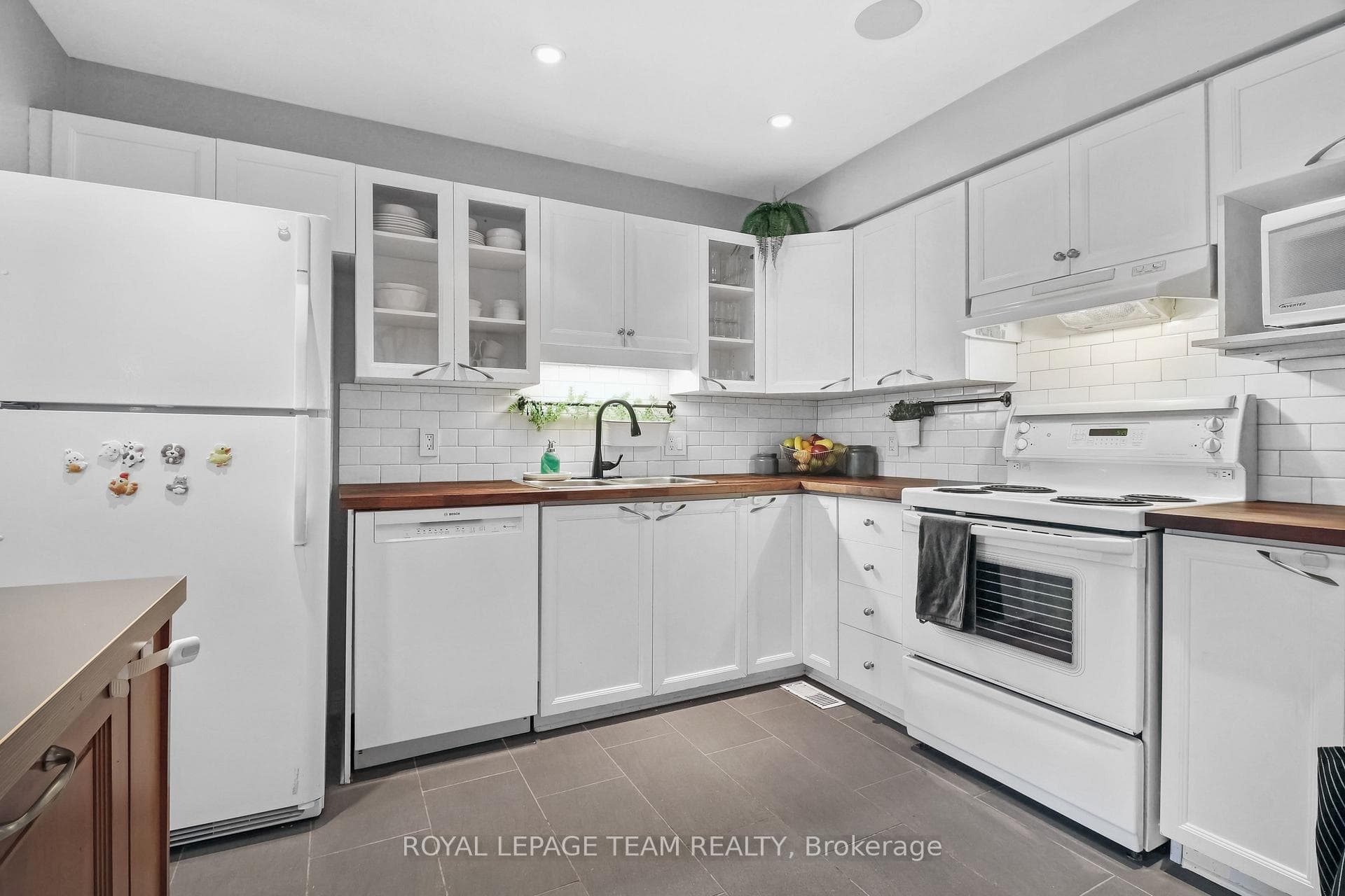 74 Milner Downs Crescent photo 6