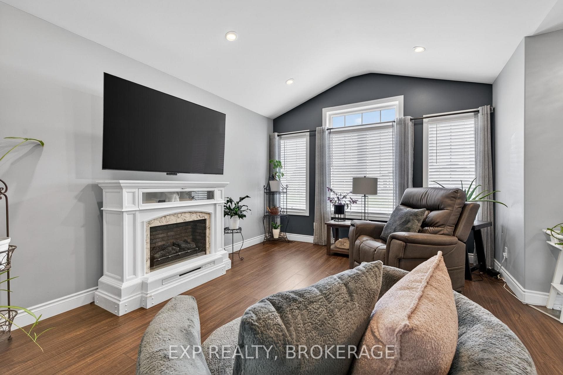 79 DEACON Place photo 6