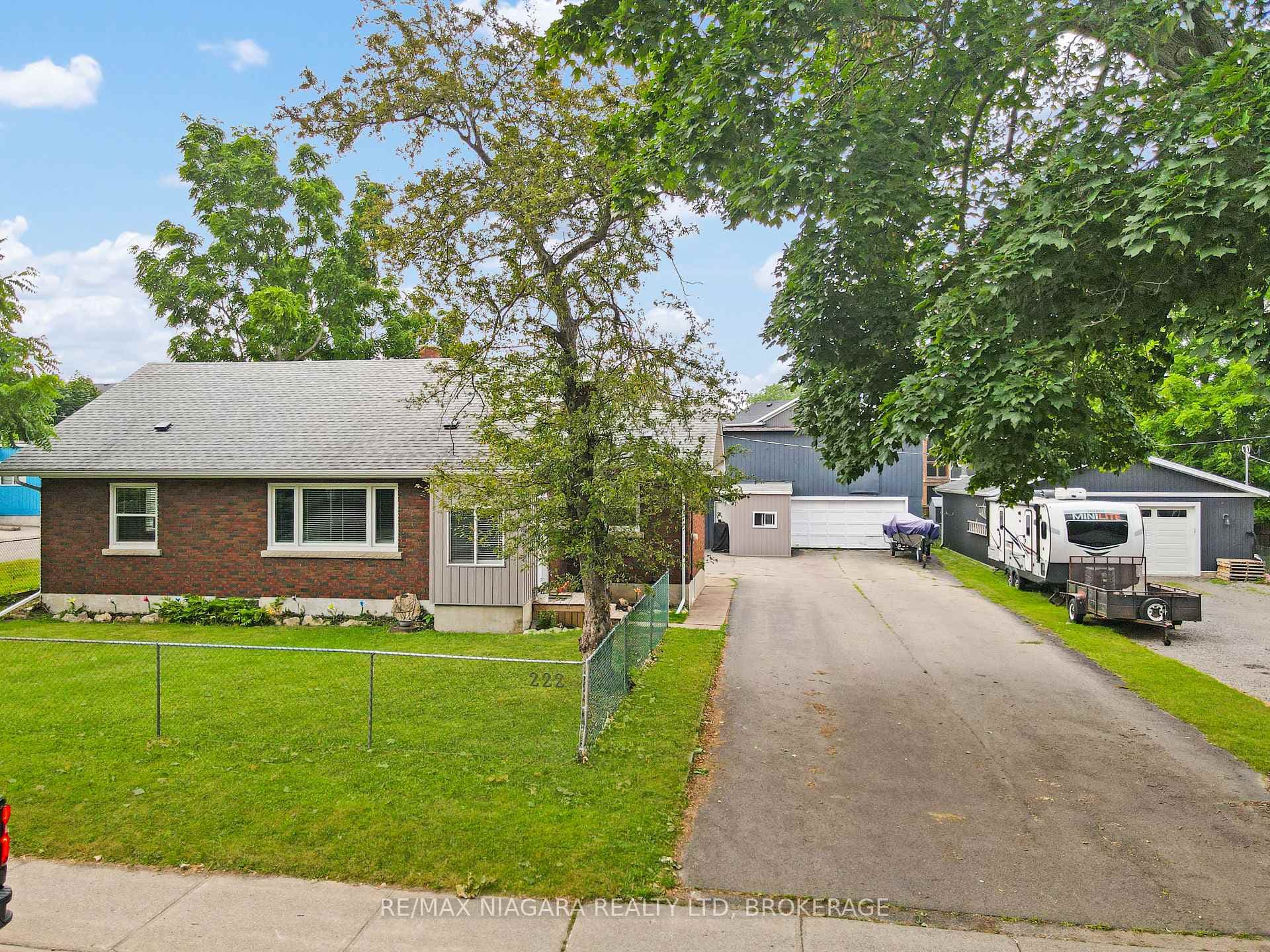 222 Ridgeway Road photo 1