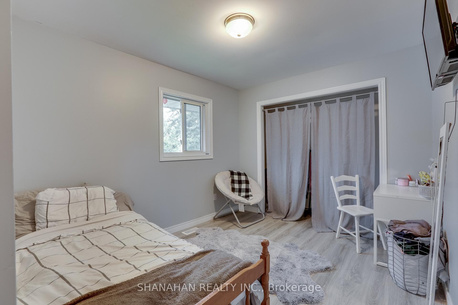 467 Simcoe Street photo 16