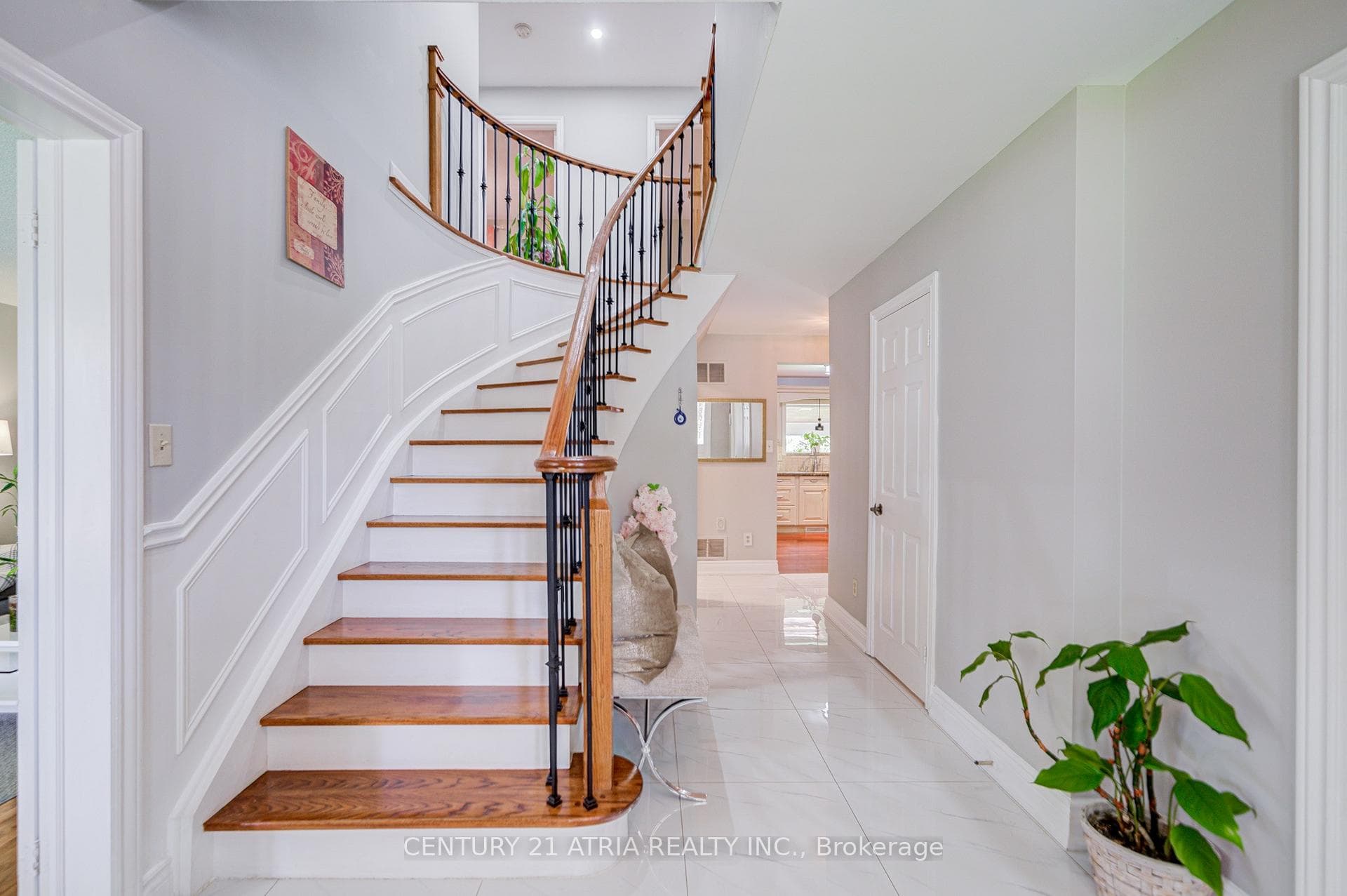 189 Louis Drive photo 6