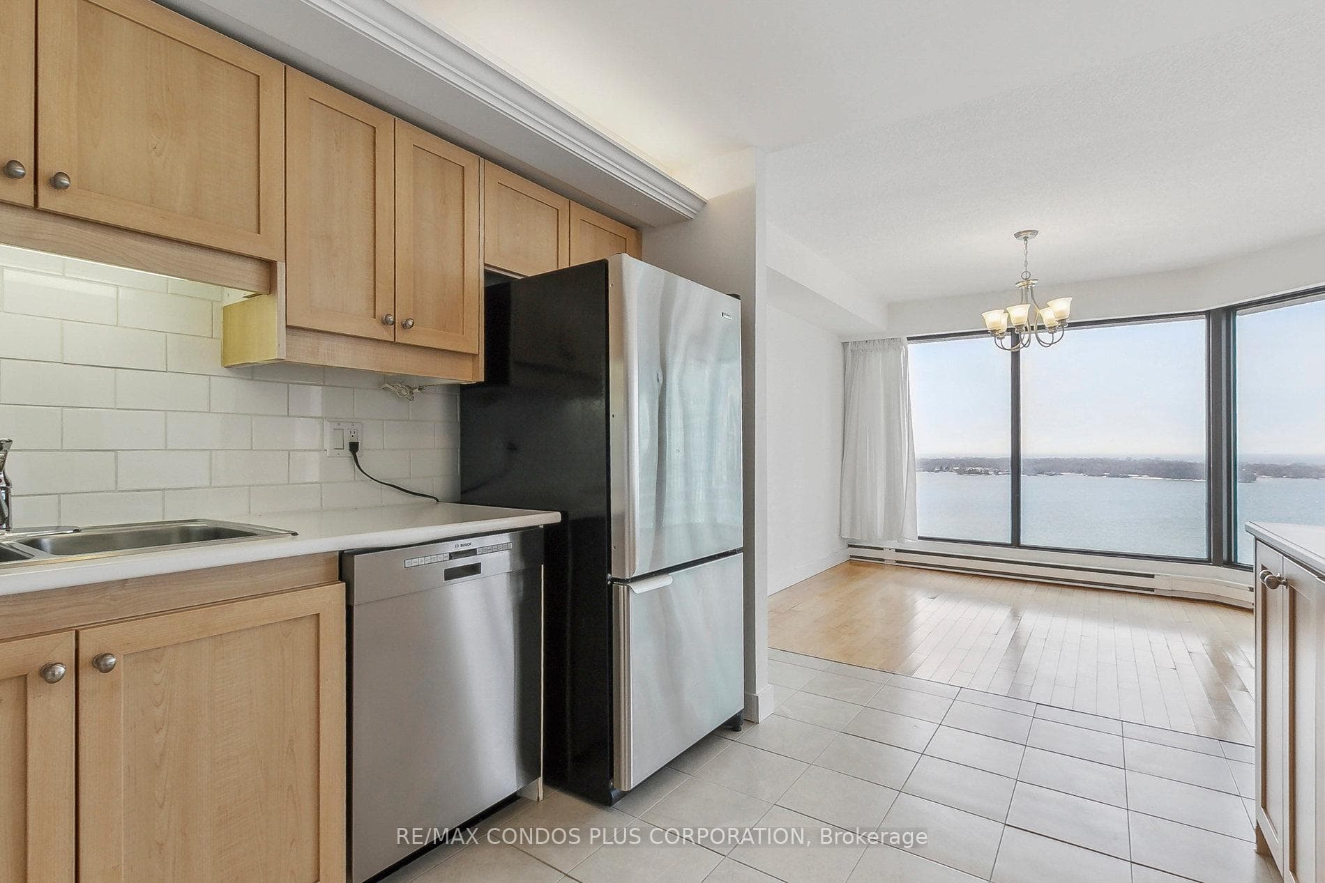 65 HARBOUR Square Unit 2008 photo 14