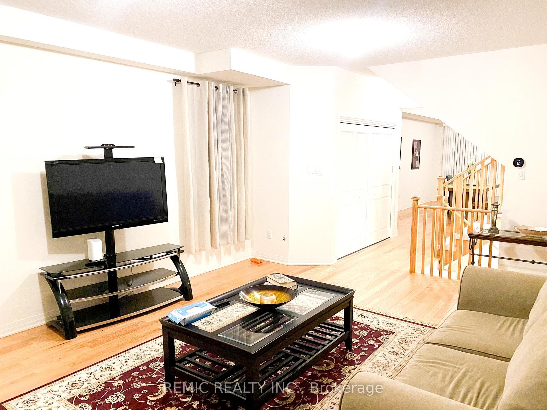 1579 Green Road photo 9