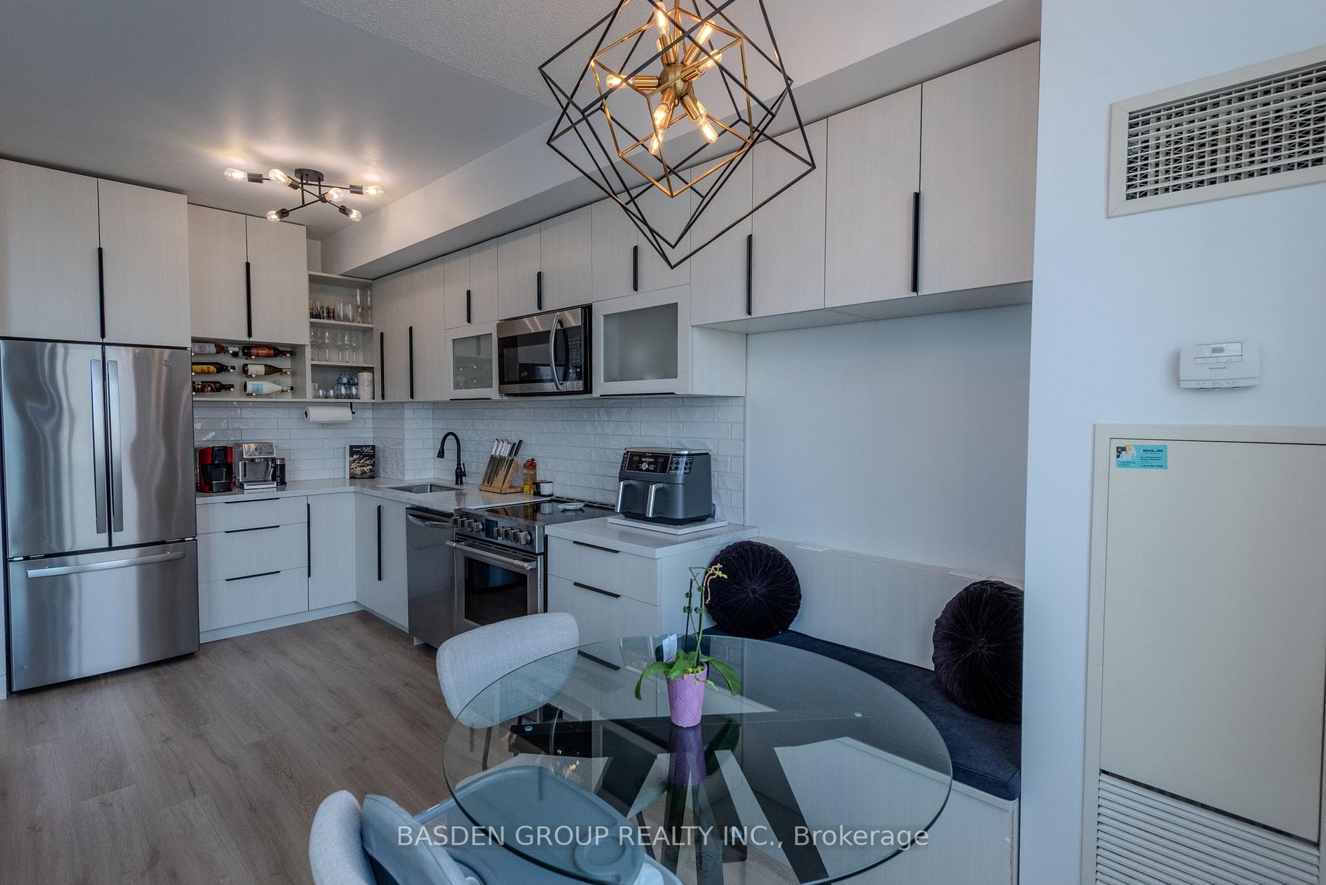 220 Burnhamthorpe Road Unit 920 photo 8