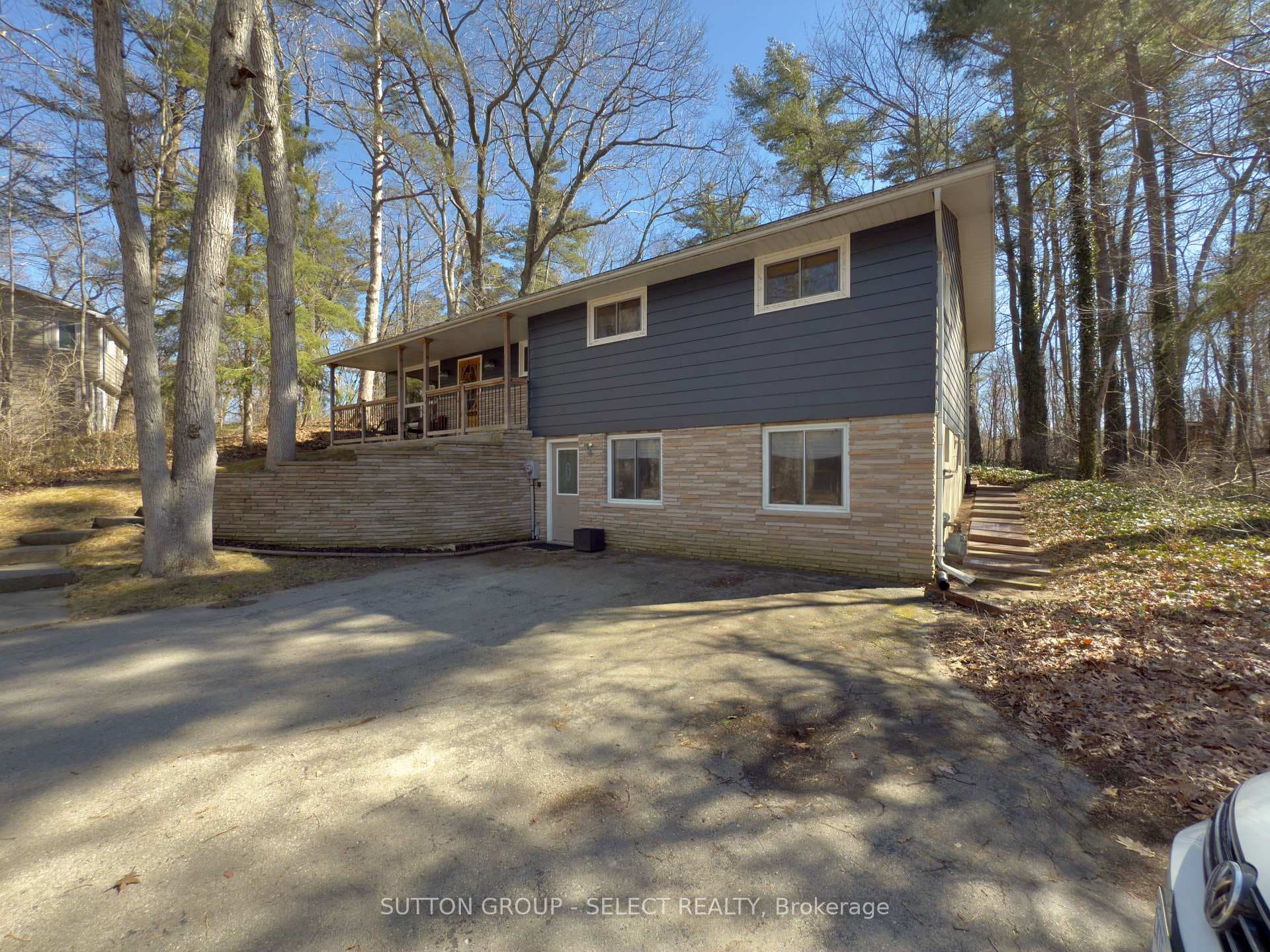10217 Parkside Crescent photo 4