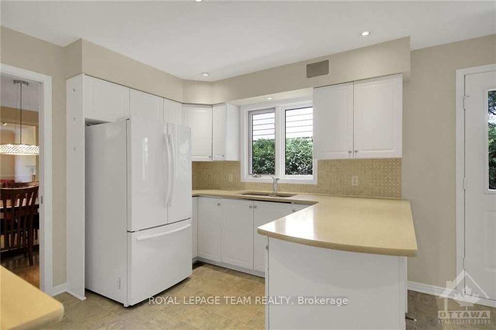 53 SPRINGWOOD Circle photo 8