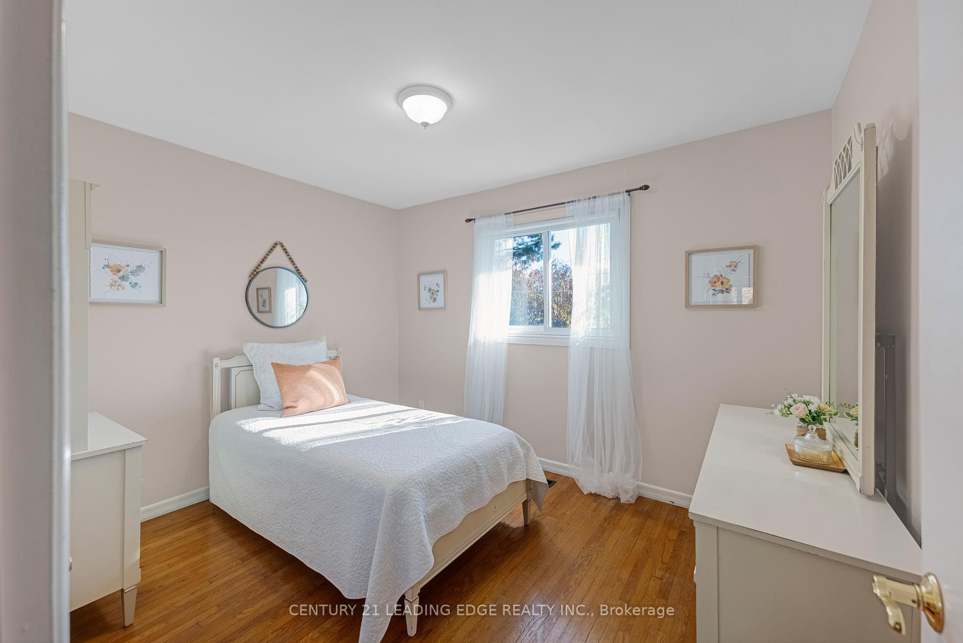 366 Elm Road photo 19