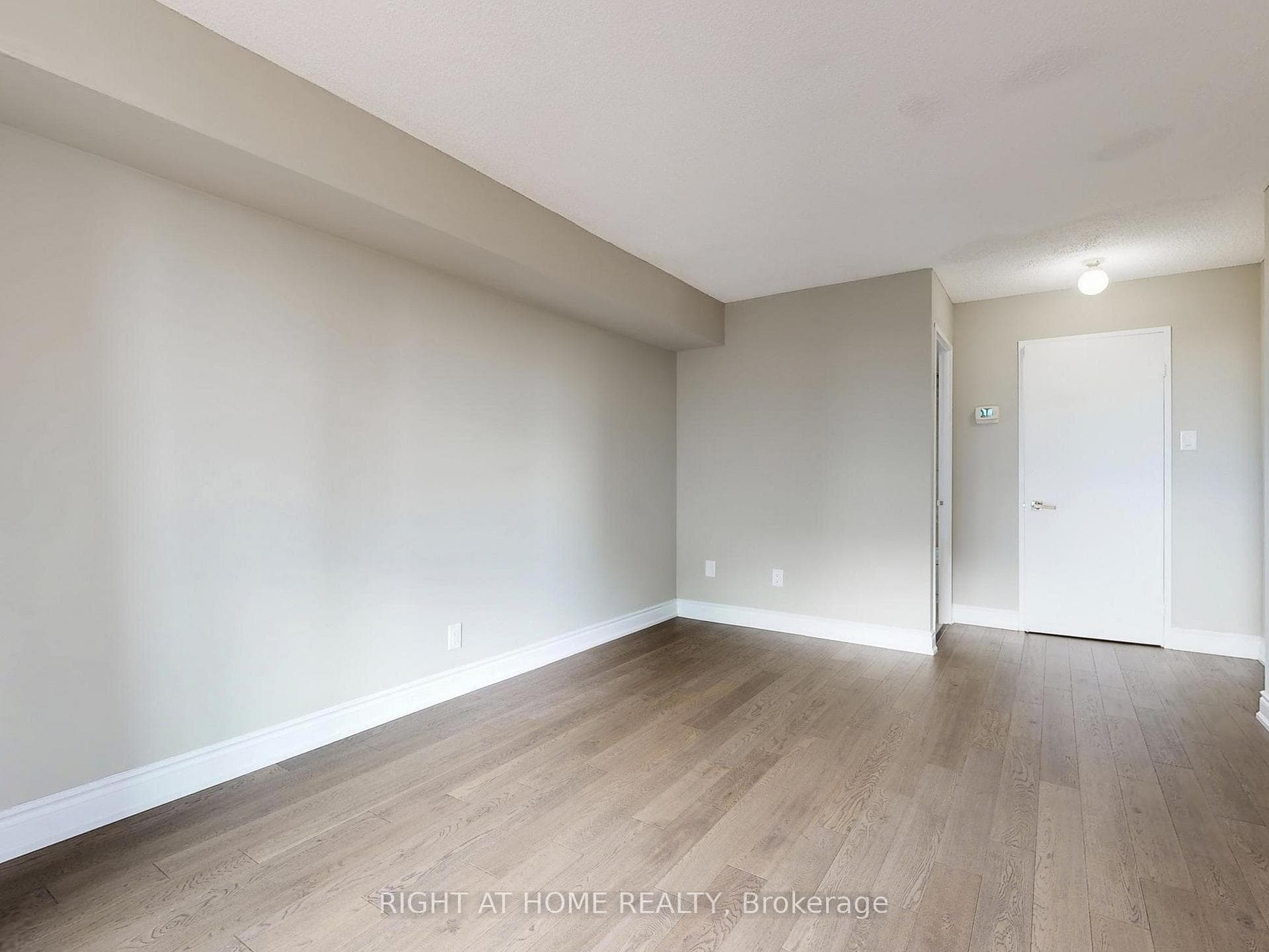 33 Elmhurst Avenue Unit 606 photo 22