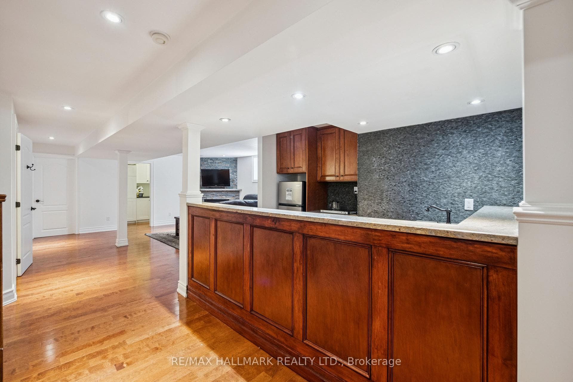 6 Guinevere Court photo 39