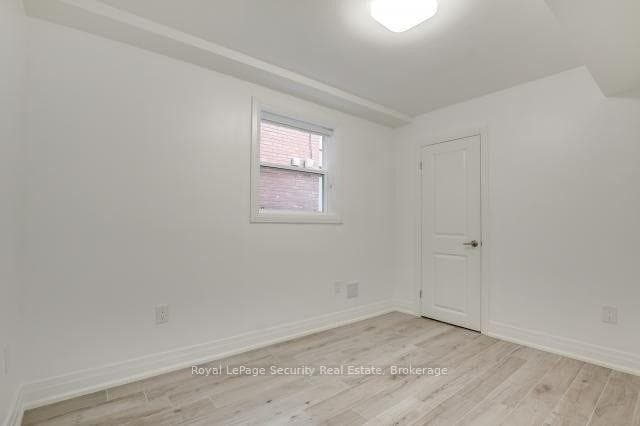 148 Portland Street Unit Lower photo 9