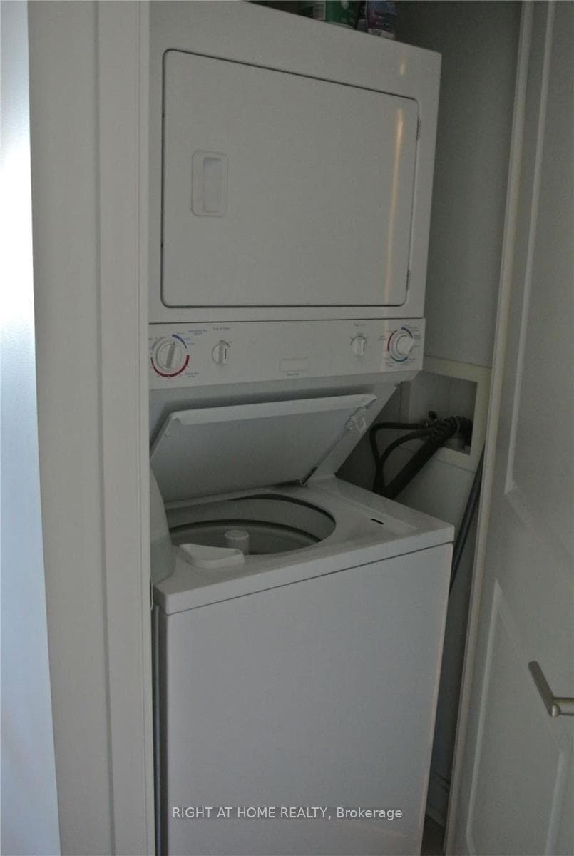 18 Yorkville Avenue Unit 1406 photo 8