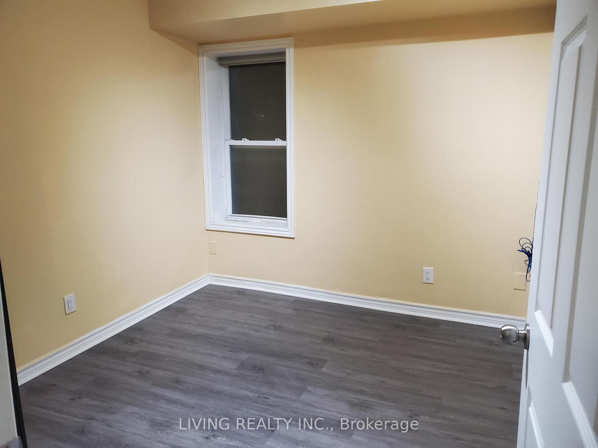 377 Dundas Street Unit 2nd Fl photo 3