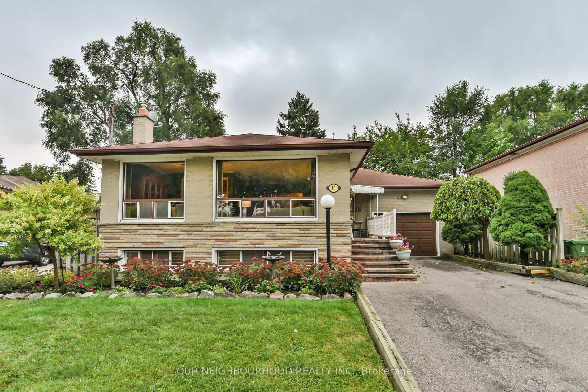 17 Durrington Crescent photo 3