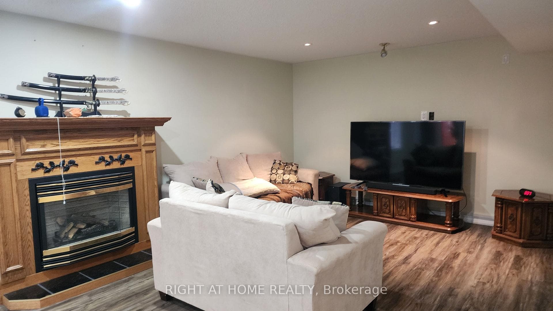 658 Foxcroft Boulevard Unit (Bsmnt) photo 13