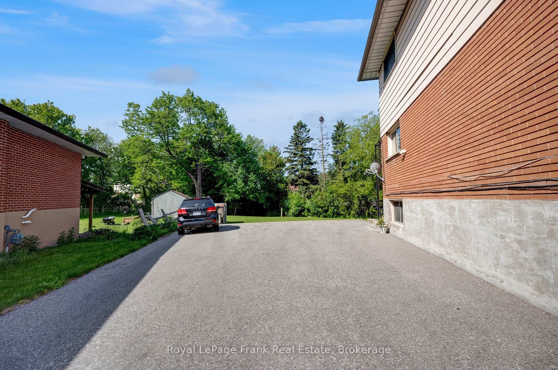 Parking for 10 cars