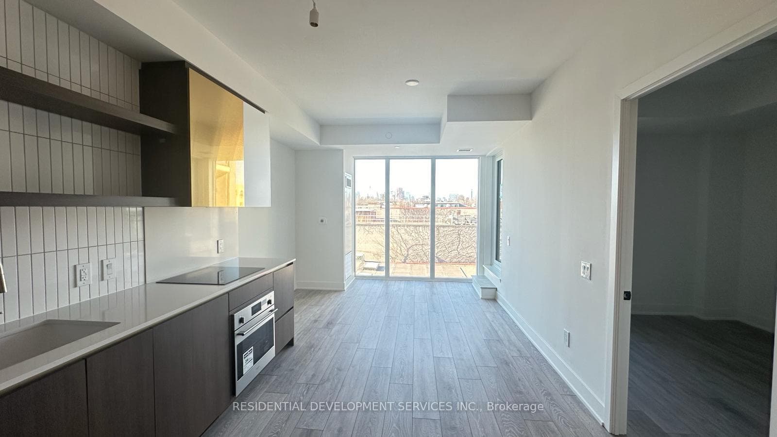 1285 Queen Street Unit 316 photo 3
