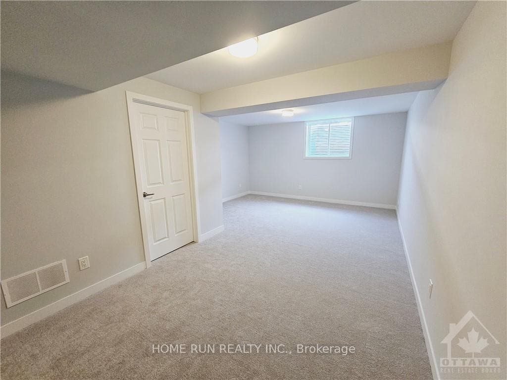 654 FENWICK Way photo 27