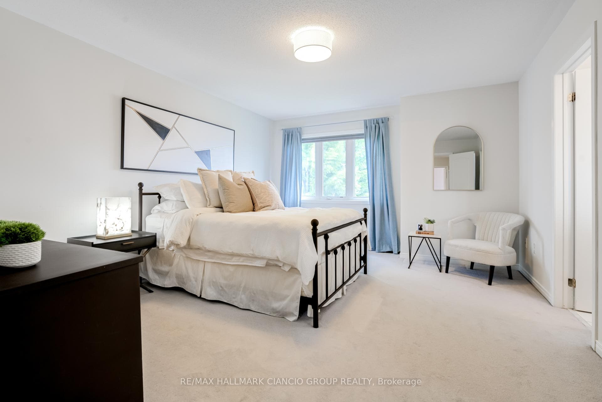 31 Todman Lane photo 17
