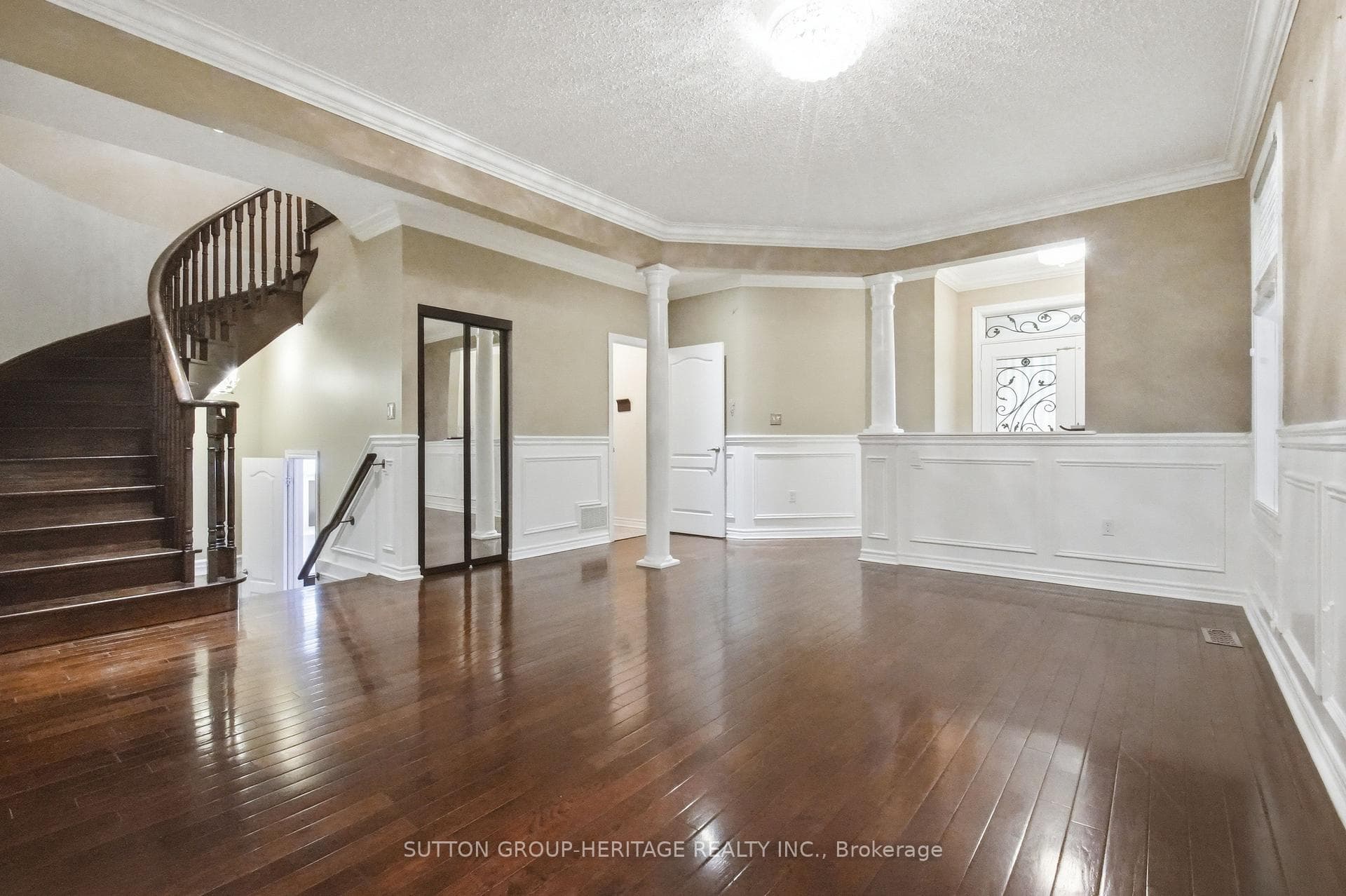 16 Shrewsbury Drive photo 7