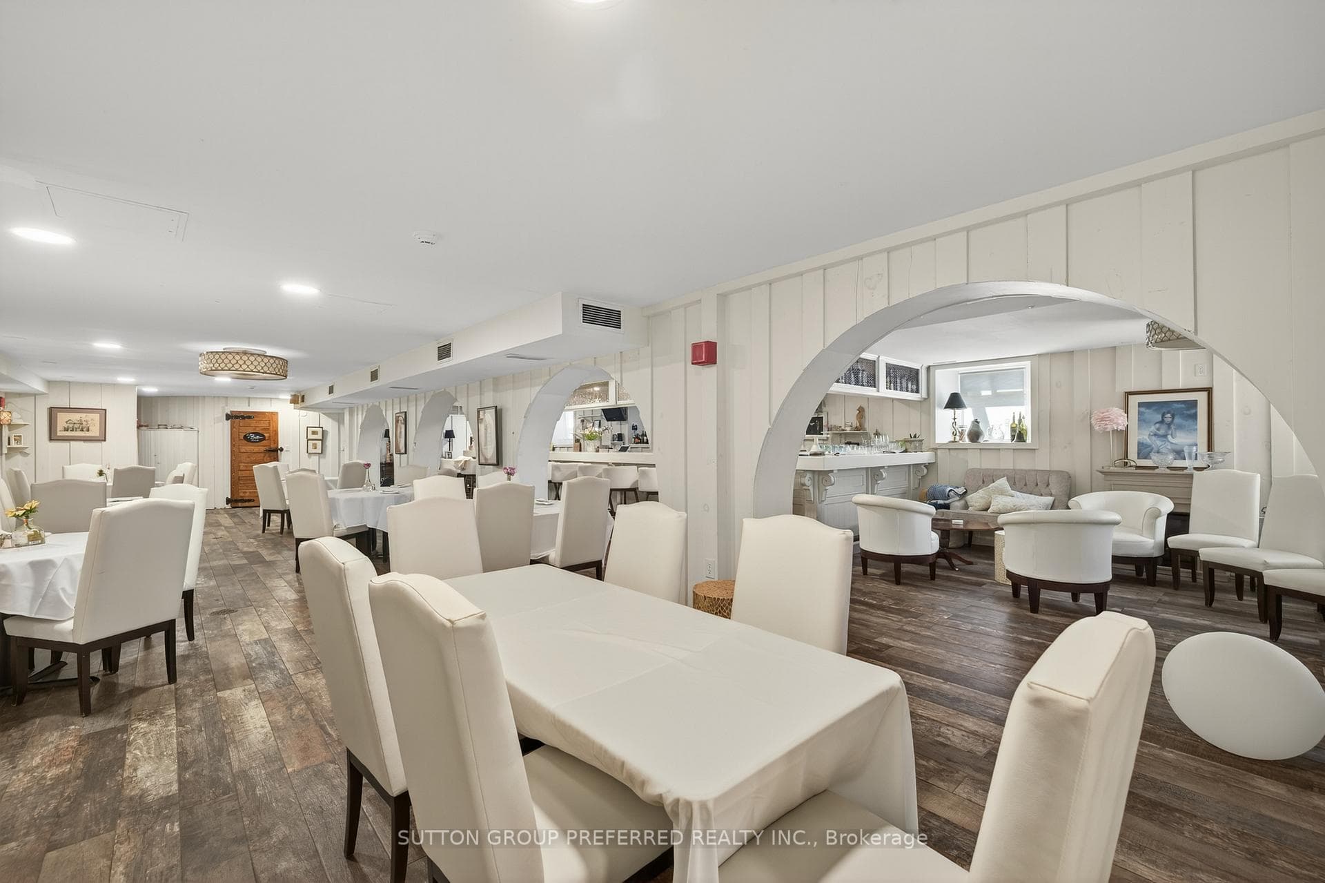 388 Erie Street photo 16