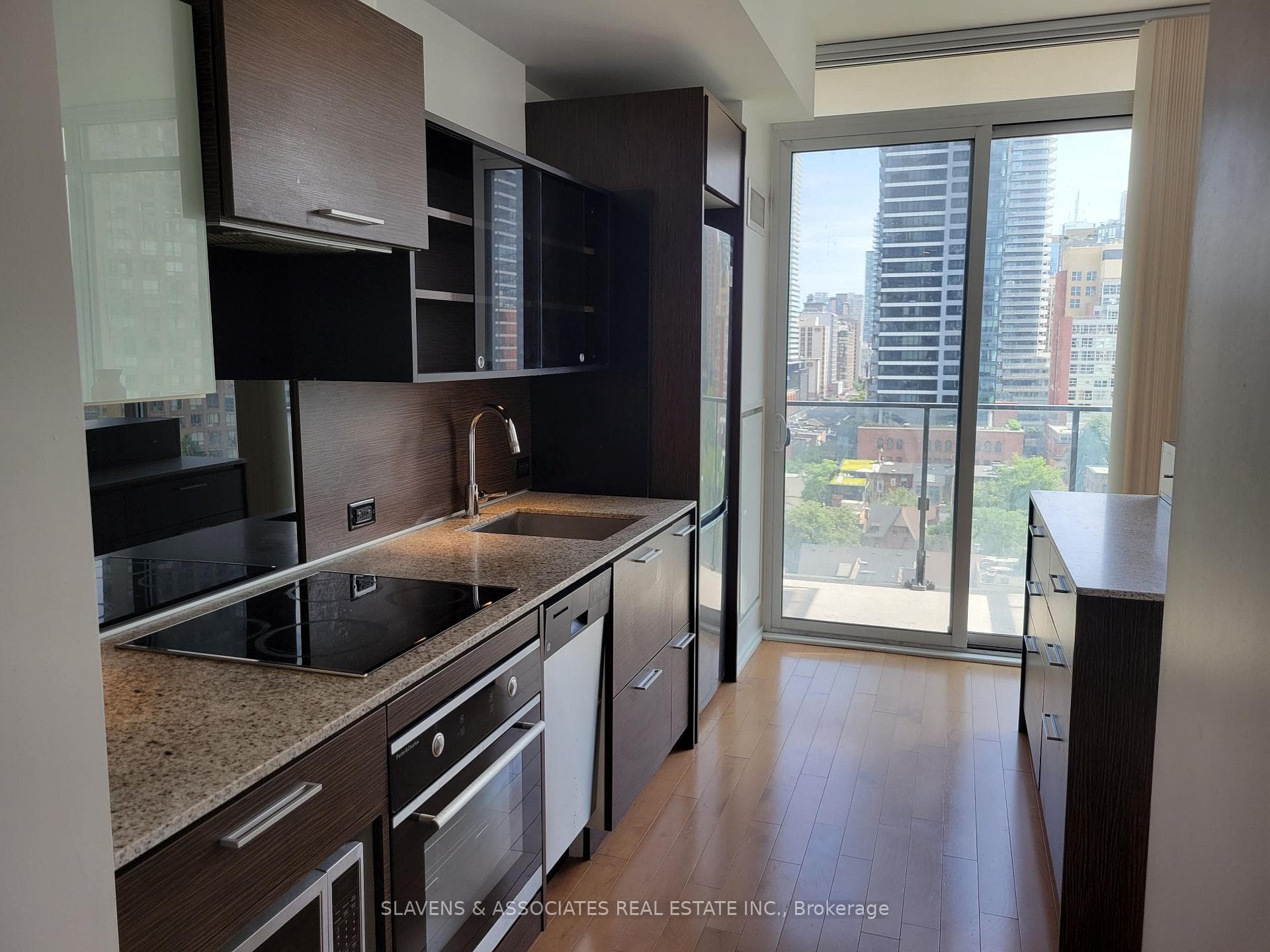 75 St Nicholas Street Unit 1003 photo 5