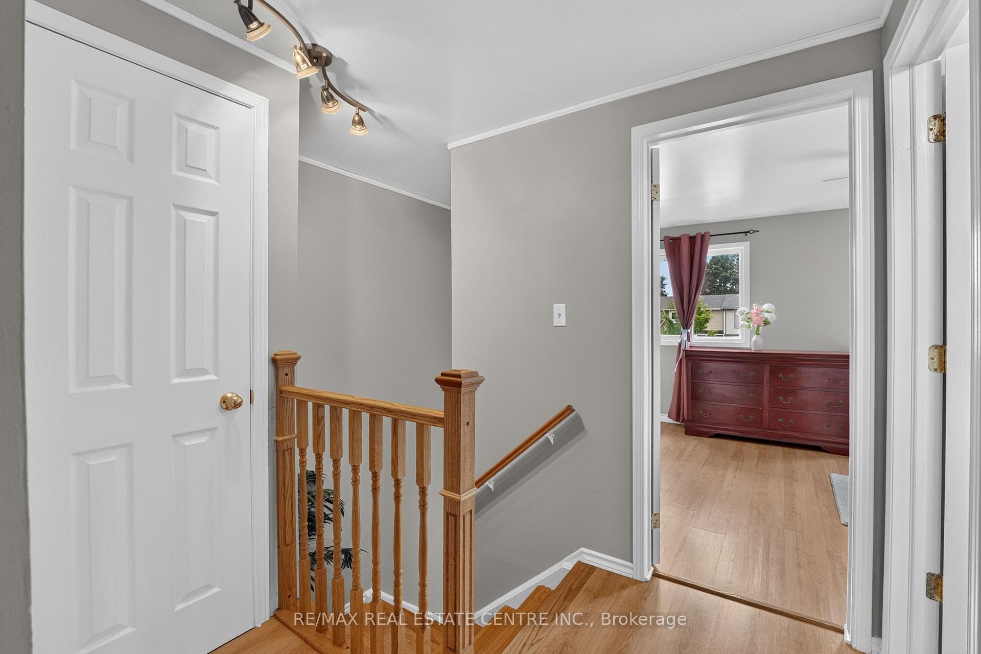 23 Burbank Crescent photo 16
